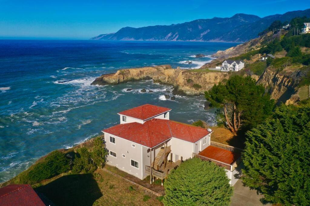 Stunning Oceanview Shelter Cove! By Oceanviewhottubs Oceanfront! Tesla Ev Stationアパートメント エクステリア 写真