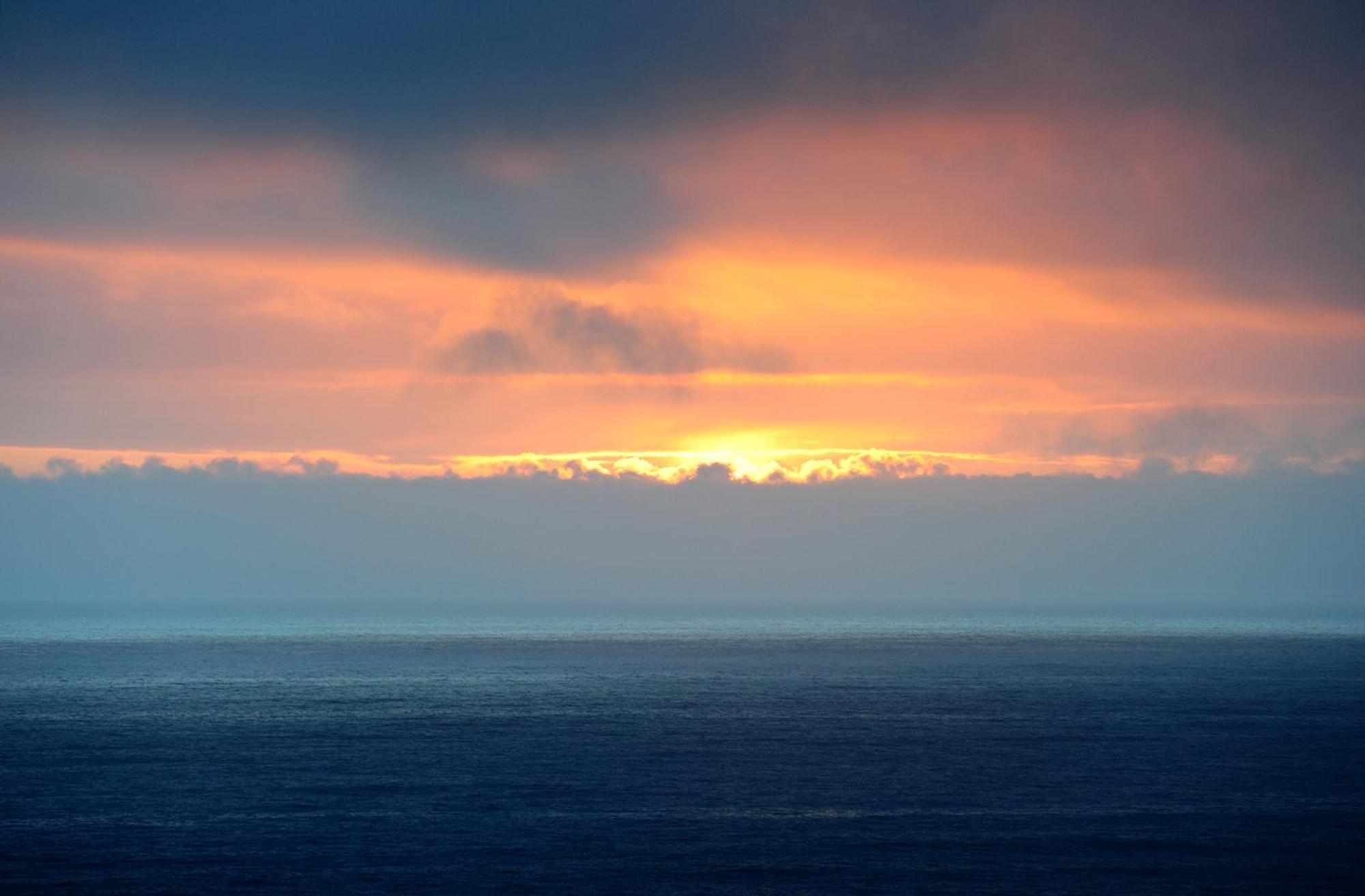 Stunning Oceanview Shelter Cove! By Oceanviewhottubs Oceanfront! Tesla Ev Stationアパートメント エクステリア 写真