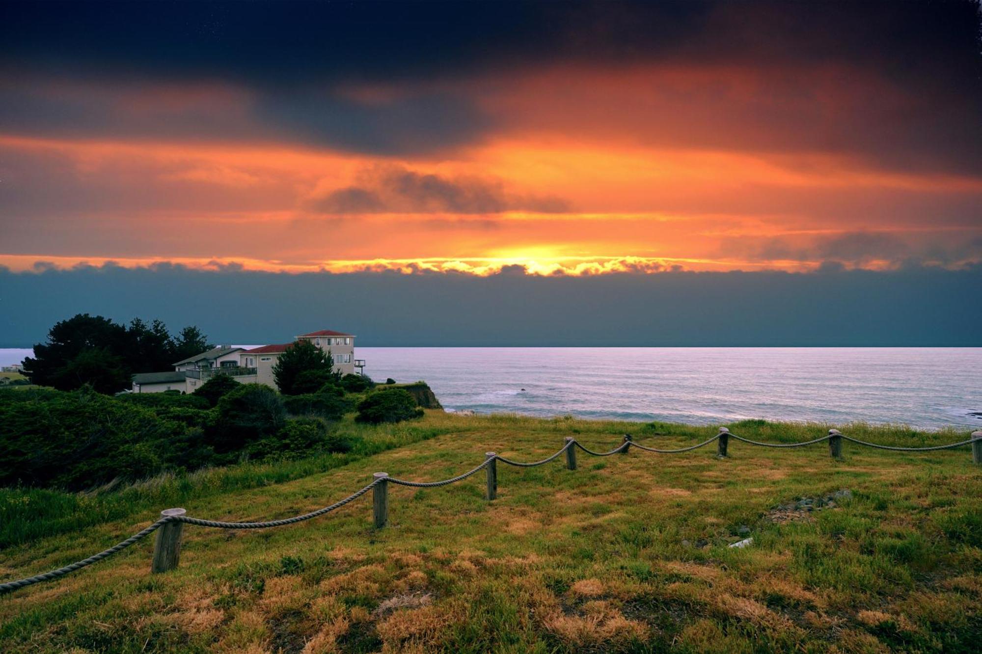 Stunning Oceanview Shelter Cove! By Oceanviewhottubs Oceanfront! Tesla Ev Stationアパートメント エクステリア 写真